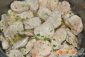 Medallones de solomillo de cerdo al whisky, espolvorear con perejil fresco