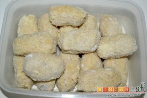 Croquetas de pulpo, colocarlas en un recipiente hermético hasta el momento de freírlas