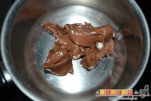 Panna Cotta de Nutella y vainilla, poner la Nutella en un cazo