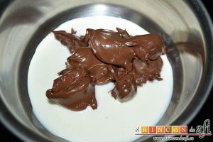 Panna Cotta de Nutella y vainilla, añadir la leche