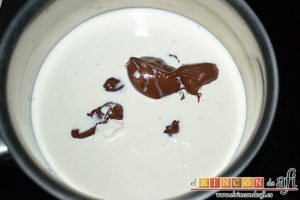 Panna Cotta de Nutella y vainilla, añadir la nata