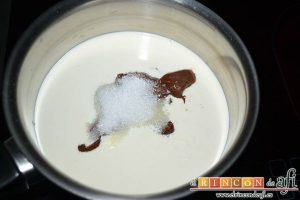 Panna Cotta de Nutella y vainilla, añadir el azúcar