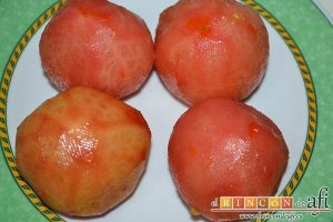 Frittata para Fátima, pelar los tomates