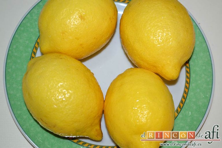 Pastelitos de limón, limpiar bien los limones