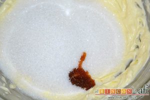 Tarta americana de arándanos, añadir el azúcar y el extracto de vainilla