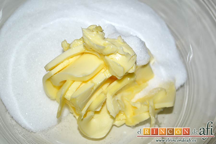 Galletas de pasta de sésamo, poner en un bol el azúcar con la mantequilla en pomada