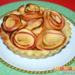 Tartaletas de pasta brisa con flores de manzana