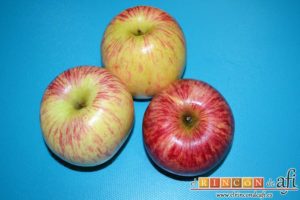 Tartaletas de pasta brisa con flores de manzana, preparar las manzanas