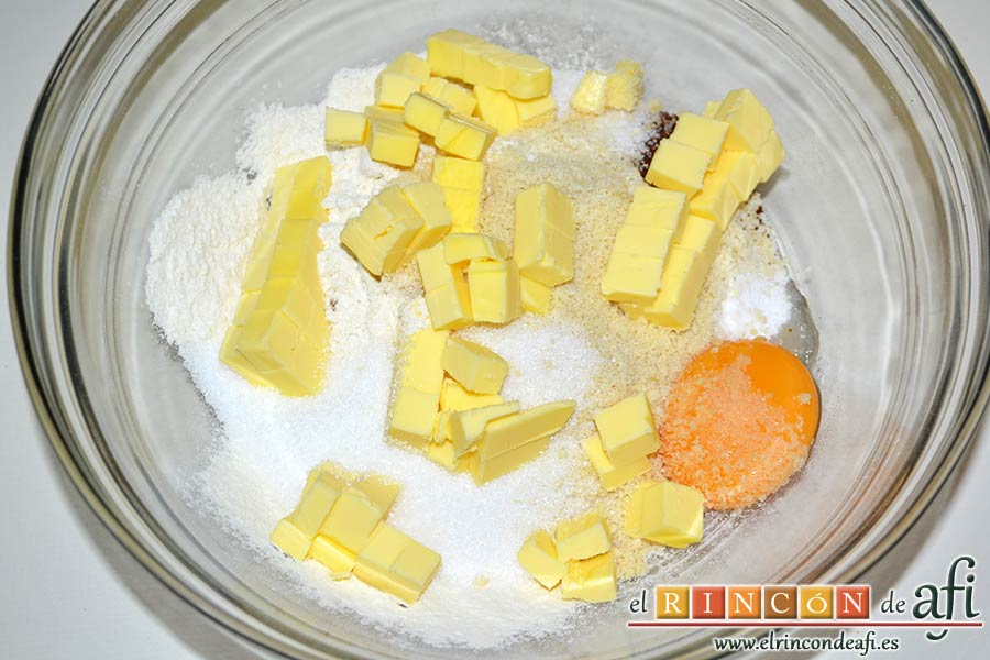 Cuernecitos de vainilla, añadir la mantequilla muy fría cortada en cubitos