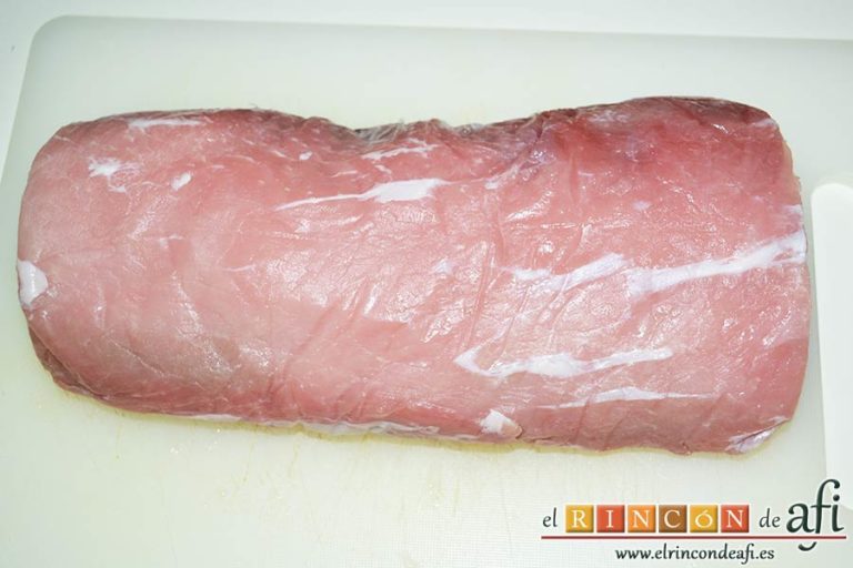 Lomo de cerdo relleno de dátiles con verduras y salsa de jengibre, preparar el lomo de cerdo