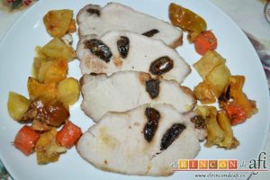 Lomo de cerdo relleno de dátiles con verduras y salsa de jengibre, sugerencia de presentación