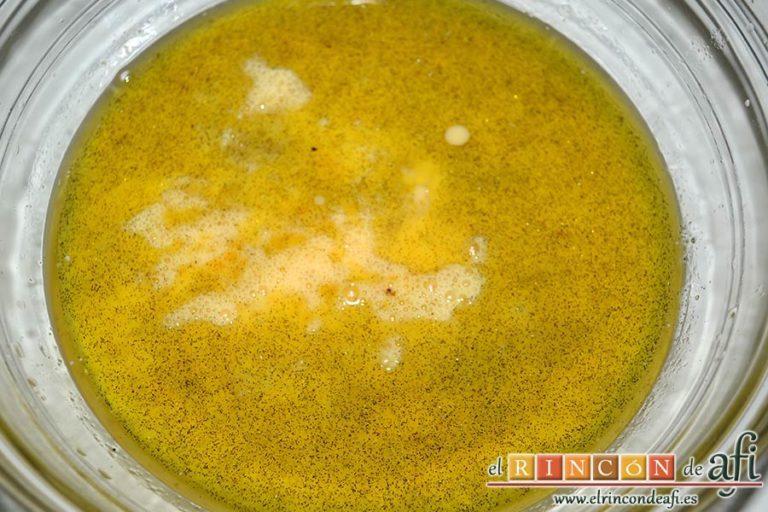 Tarta de aceite de oliva y nectarinas, batirlos y agregarlos al bol cuando la temperatura haya bajado