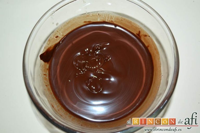 Cookies de chocolate brownie, derretir a golpes de microondas hasta que esté todo bien fundido e integrado