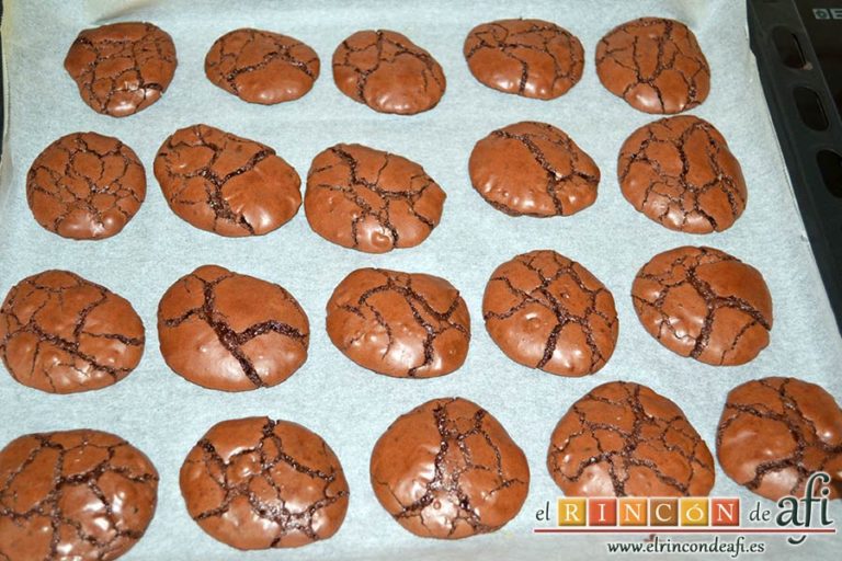 Cookies de chocolate brownie, hornear hasta que craqueen