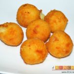 Bolitas de papas y queso parmesano
