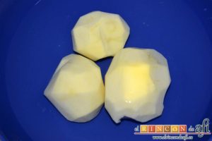 Bolitas de papas y queso parmesano, pelar las papas