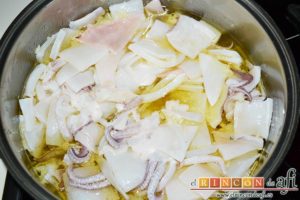 Calamares de mi abuela, dejar que se cocinen los calamares a fuego vivo