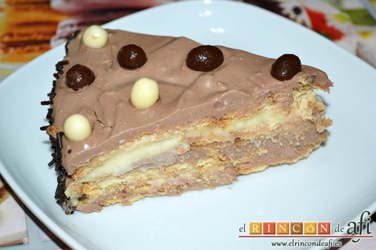 Tarta de galletas con chocolate y crema pastelera, sugerencia de presentación