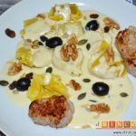 Tortelloni con crema de queso azul y albahaca