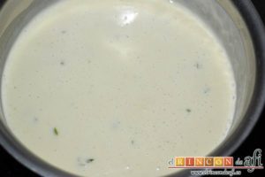 Tortelloni con crema de queso azul y albahaca, remover hasta que quede todo integrado