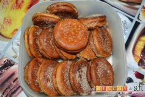 Galletas fritas con crema pastelera, sugerencia de presentación