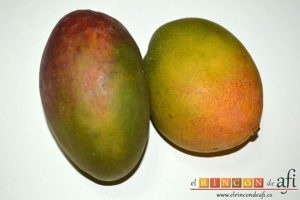 Tarta de mousse de mango con gelée, preparar los mangos