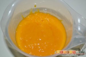 Tarta de mousse de mango con gelée, hacer un puré de mango