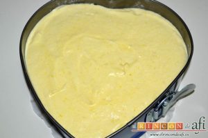 Tarta de mousse de mango con gelée, verter la mezcla sobre el molde