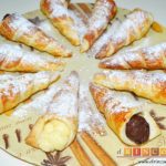 Conos de hojaldre rellenos con crema pastelera