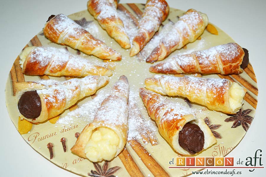 Conos de hojaldre rellenos con crema pastelera