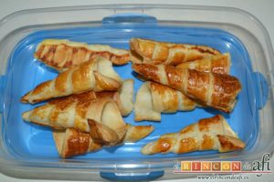 Conos de hojaldre rellenos con crema pastelera, sacar los conos del recipiente donde se hayan guardado