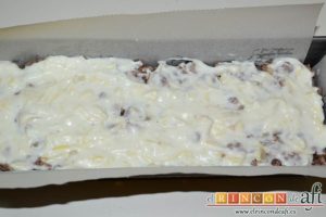 Croque cake de berenjenas, cubrir con una capa de bechamel