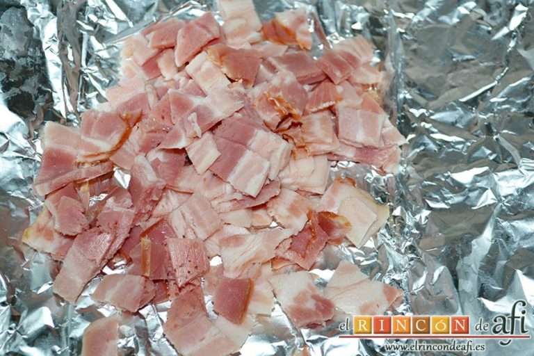 Empanada de carne, bacon y dátiles, cortar el bacon en cuadrados