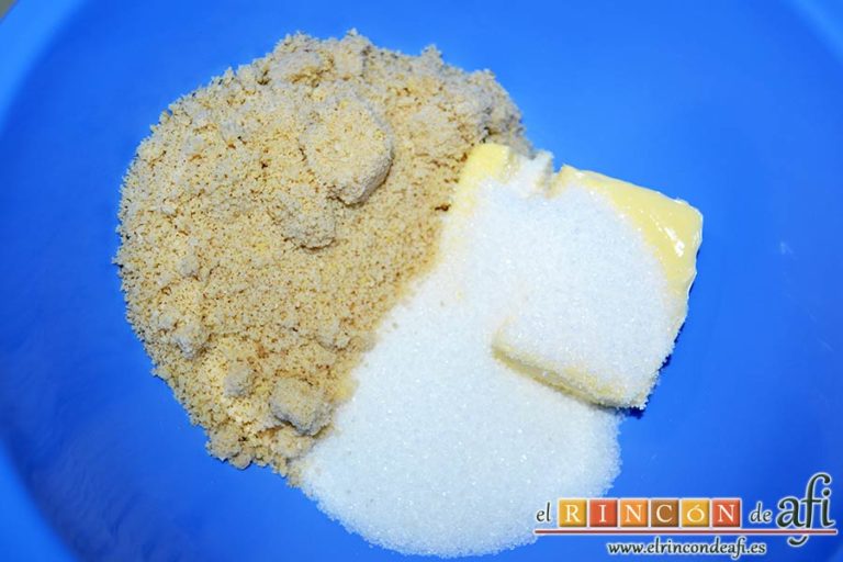 Tarta de pera y crema frangipane, en un bol mezclar la mantequilla con el azúcar y la almendra molida