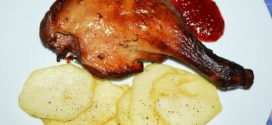 Confit de pato con papas fritas en su grasa y mermelada de pimientos del piquillo