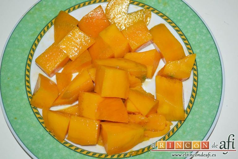 Salsa de mango, pelarlo y cortarlo en trozos
