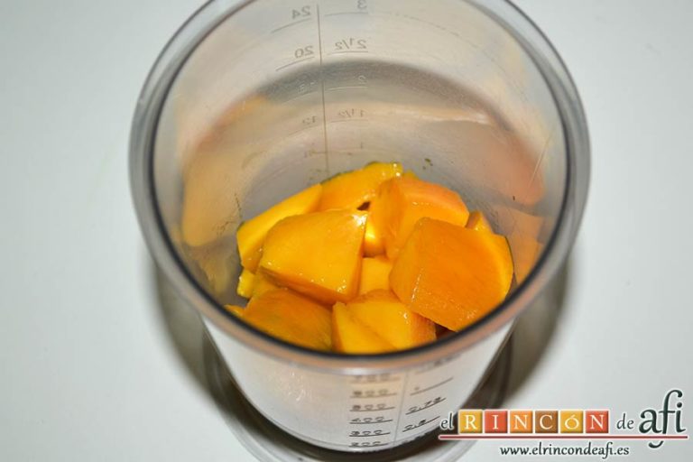 Salsa de mango, ponerlo en el vaso de una minipimer
