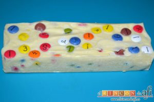 Turrón de chocolate blanco y Lacasitos, sugerencia de presentación