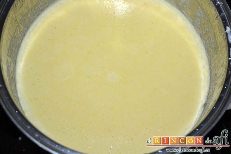 Crema de maíz y puerros, calentar la crema antes de emplatar