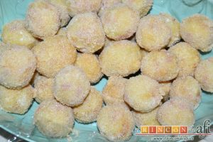 Bolitas de papas y bacon, reservarlas hasta el momento de freírlas