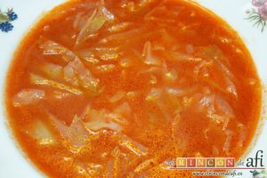 Sopa de col y tomate