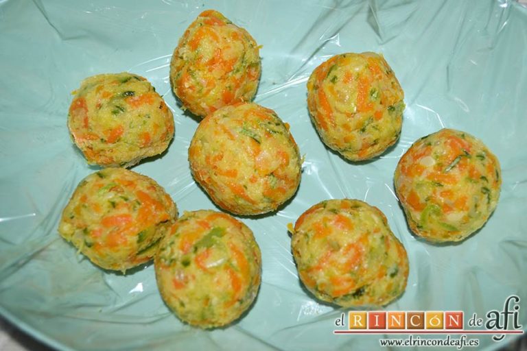 Albóndigas de verduras, formar bolas con la masa