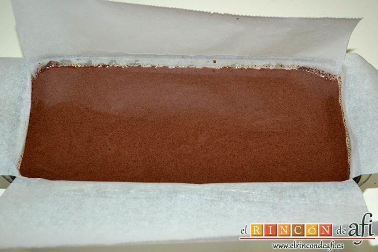 Pastel de chocolate japonés, cuando la mezcla haya enfriado, verterla en el molde
