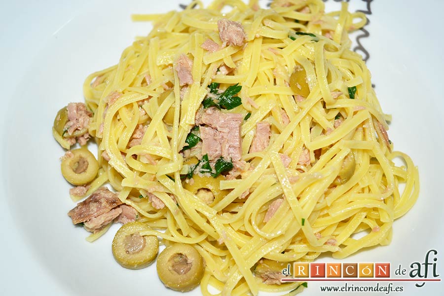 Espaguetis con atún y aceitunas - El Rincón de Afi
