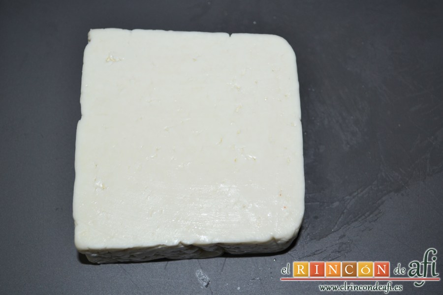 Brochetas de sandía, queso y pepino, preparar el queso tierno