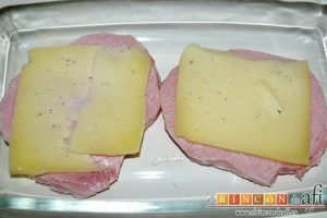 Chuletas de Sajonia al horno, poner encima una loncha de queso