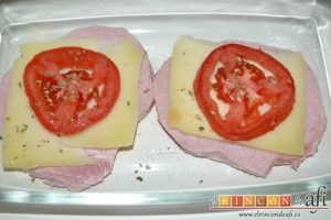 Chuletas de Sajonia al horno, poner encima una rodaja de tomate