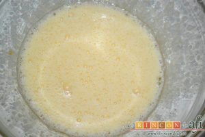 Madeleines, batir bien con varillas manuales