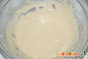 Madeleines, mezclar bien con varillas