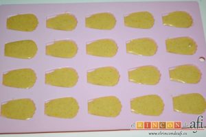 Madeleines, rellenar los moldes